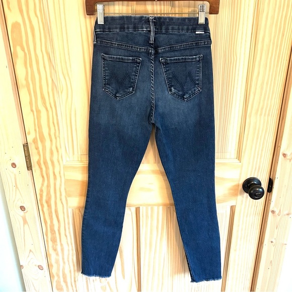 MOTHER The Looker Ankle Fray Jeans in Invitation Only Wash. Size. 25. - Picture 7 of 16
